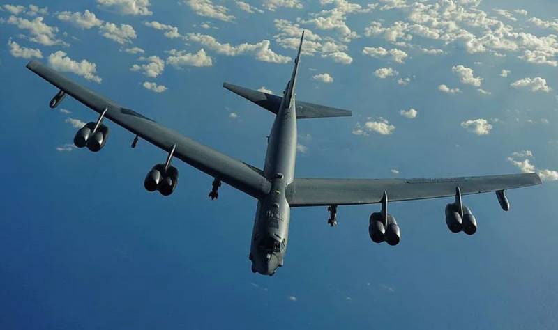 Исключение тяжелого стратегического бомбардировщика В-52Н из учета по Договору СНВ-3 дает американской стороне возможность в кратчайшие сроки нарастить потенциал своих стратегических наступательных ядерных сил.