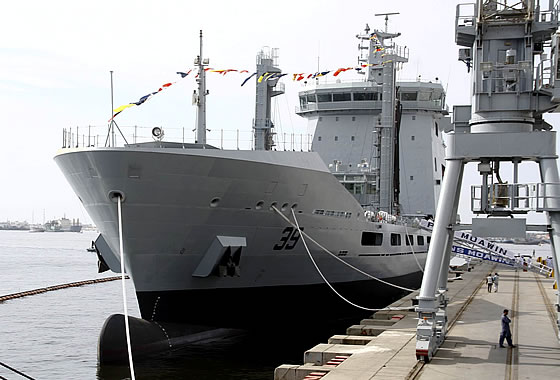 ВМС Пакистана приняли на вооружение новый танкер-заправщик «Моавин»