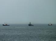 Морской буксир ”МБ-174”, морской тральщик ”Иван Голубец” и малый морской танкер “Дон” на внешнем рейде Севастополя