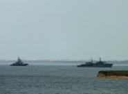 Малый ракетный корабль ”Мираж” и судно контроля физических полей “СПФ-183”  на внешнем рейде Севастополя