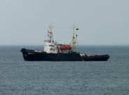 Морской буксир ”МБ-173” возвращается в Севастополь после обеспечения действий десантных кораблей