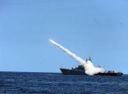Ракетный корабль ”Татарстан” проводит пуск противокорабельной ракеты ”Х-35”.